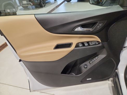 Used 2023 Chevrolet Equinox Premier AWD/4WD image 16