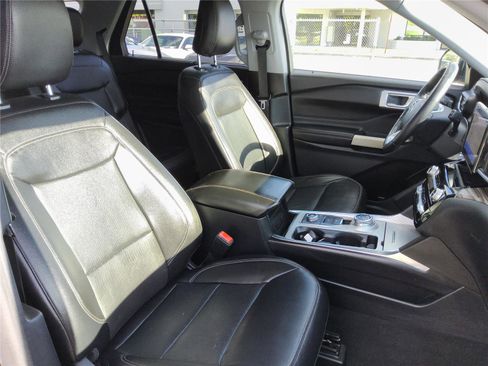 Certified 2021 Ford Explorer Limited AWD/4WD image 30