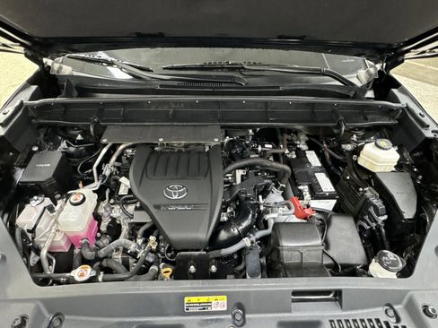 Used 2023 Toyota Highlander XLE AWD/4WD image 42