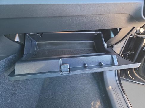 Used 2025 Volvo XC40 B5 Plus image 39