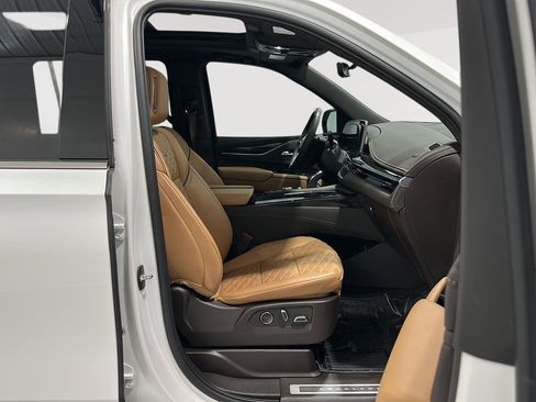 Used 2024 Cadillac Escalade ESV Premium Luxury w/ Performance Package AWD/4WD image 27