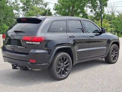 Used 2021 Jeep Grand Cherokee Laredo X AWD/4WD image 5