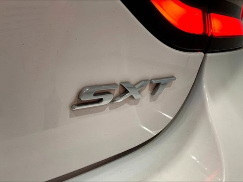 Used 2018 Dodge Charger SXT RWD image 23