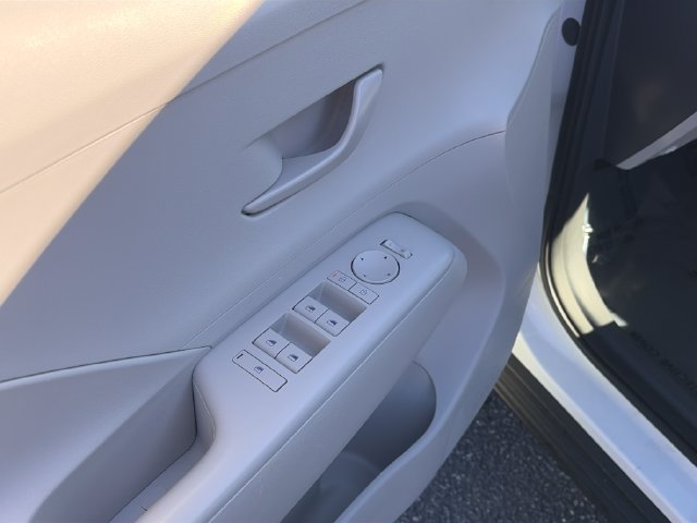 Used 2025 Hyundai Kona SEL AWD/4WD image 17