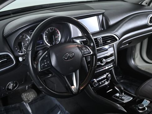 Used 2019 INFINITI QX30 Premium w/ Navigation Package image 11