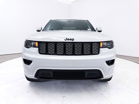 Used 2018 Jeep Grand Cherokee Altitude image 14