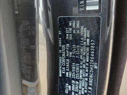 Used 2024 Kia Carnival EX FWD image 22