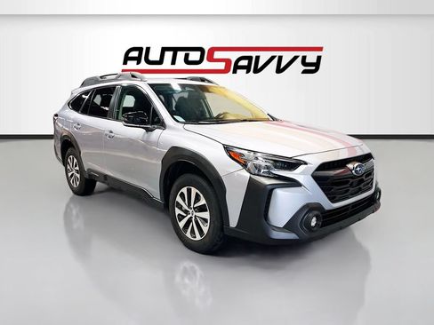 Used 2025 Subaru Outback Premium AWD/4WD image 1