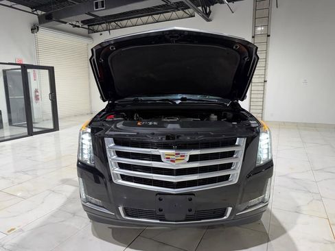 Used 2018 Cadillac Escalade ESV Premium Luxury image 41