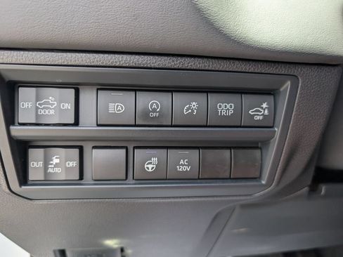 Used 2025 Toyota Tundra Platinum AWD/4WD image 27