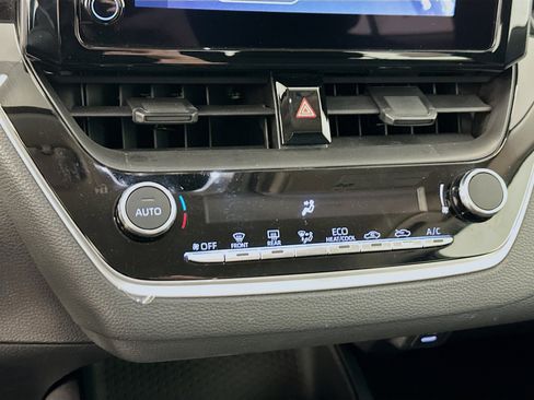 Used 2025 Toyota Corolla LE image 24