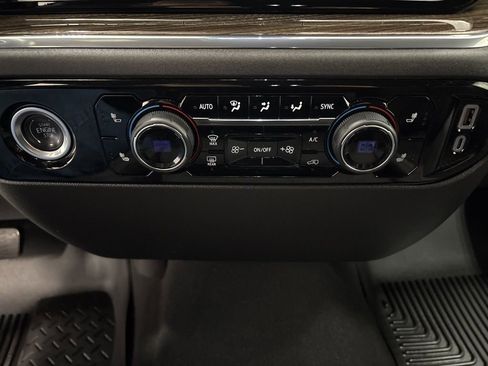 Used 2024 Chevrolet Silverado 1500 LT image 23