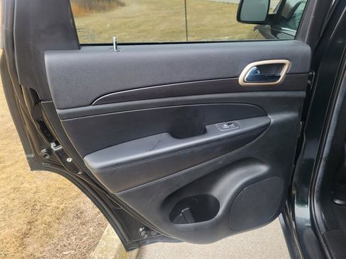 Used 2014 Jeep Grand Cherokee Laredo w/ 18" Wheel & 8.4" Radio Group image 26