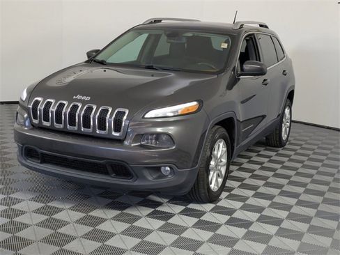 Used 2015 Jeep Cherokee Latitude w/ Cold Weather Group image 4