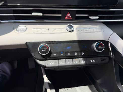 Used 2023 Hyundai Elantra Limited FWD image 29