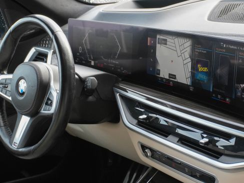 Used 2023 BMW X7 xDrive40i w/ M Sport Package AWD/4WD image 7