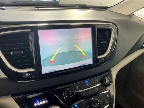 Used 2022 Chrysler Pacifica Touring-L FWD image 20