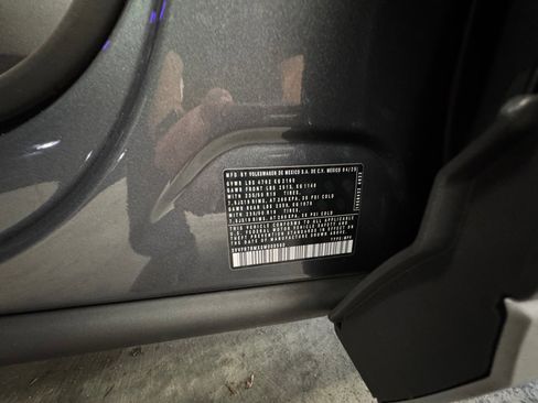 Used 2025 Volkswagen Tiguan SE image 39