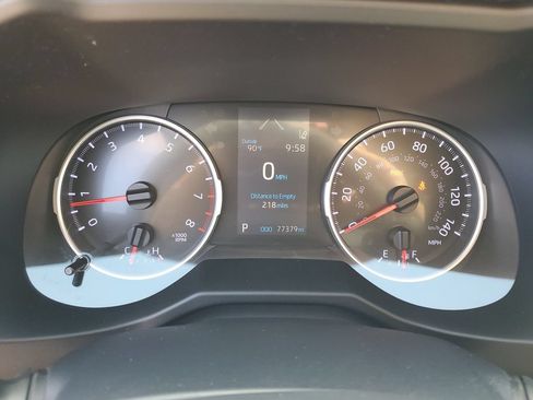 Used 2020 Toyota RAV4 LE FWD image 13