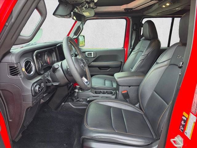 Used 2024 Jeep Wrangler Unlimited Sahara w/ Technology Group AWD/4WD image 15