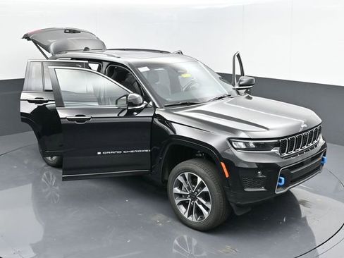 Used 2024 Jeep Grand Cherokee Overland w/ Advanced Protech Group III AWD/4WD image 50