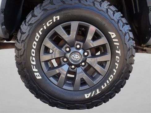 Used 2021 Toyota Tacoma SR5 w/ Technology Package AWD/4WD image 7
