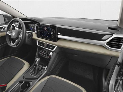 Used 2026 Volkswagen Taos SE FWD image 11