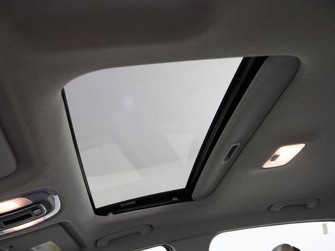 Used 2023 Hyundai Elantra Limited image 24