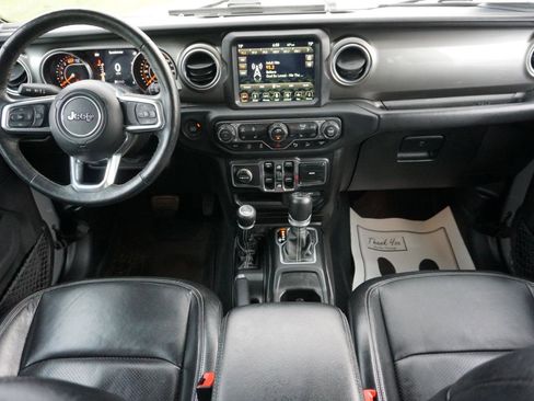 Used 2018 Jeep Wrangler Unlimited Sahara AWD/4WD image 10
