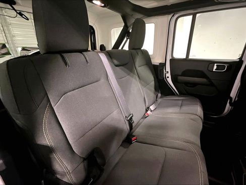 Used 2025 Jeep Wrangler Unlimited Sahara AWD/4WD image 37