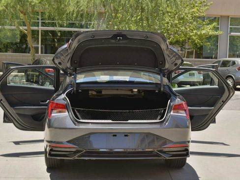 Used 2021 Hyundai Elantra SEL w/ Convenience + Premium Package image 10