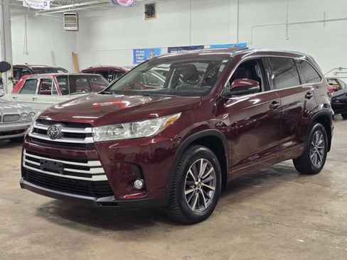 Used 2018 Toyota Highlander XLE AWD/4WD image 1