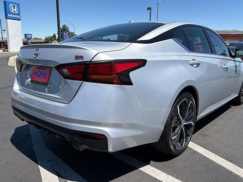 Used 2024 Nissan Altima 2.5 SR FWD image 3