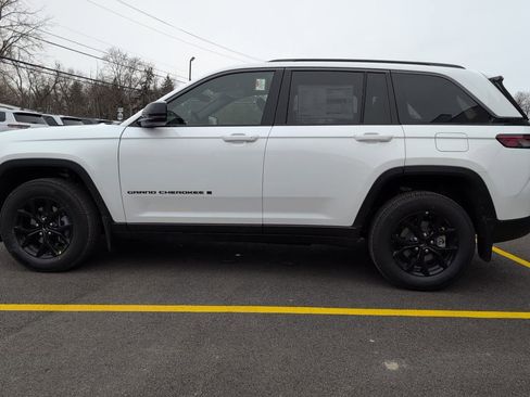 New 2026 Jeep Grand Cherokee Altitude AWD/4WD image 7
