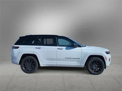 New 2025 Jeep Grand Cherokee Summit image 9