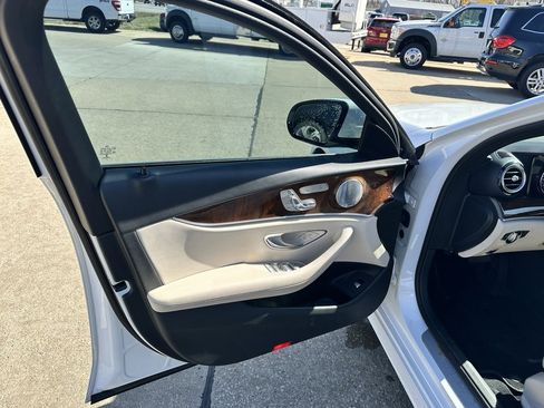 Used 2017 Mercedes-Benz E 300 4MATIC image 10