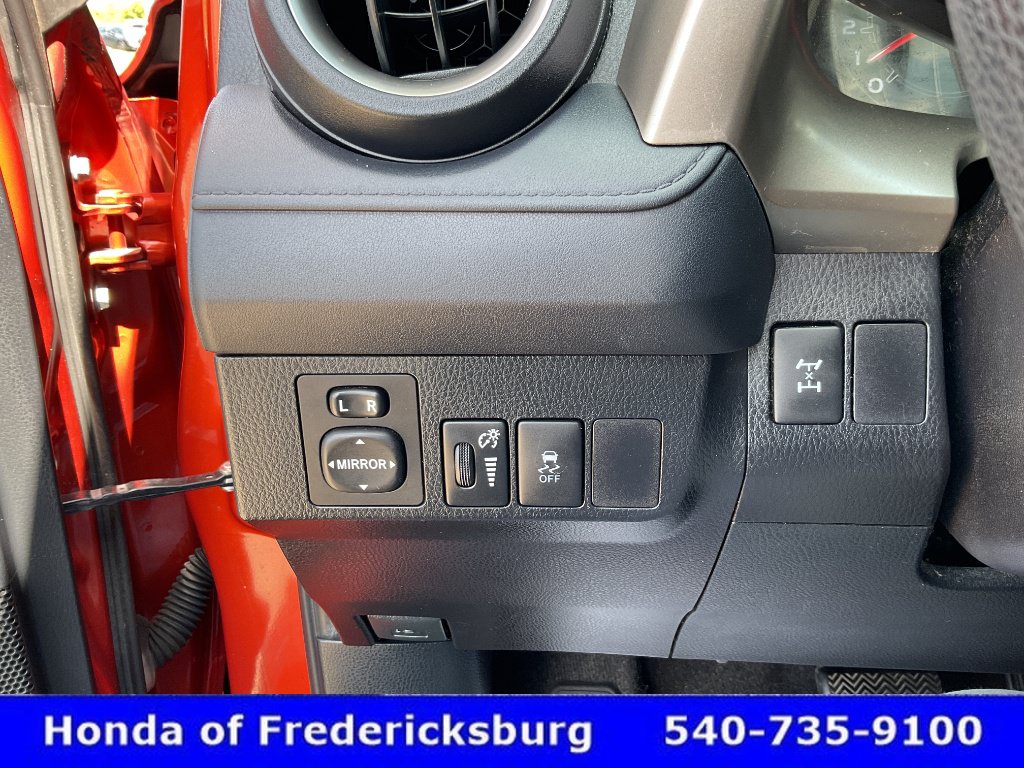 Used 2015 Toyota RAV4 LE AWD/4WD image 38