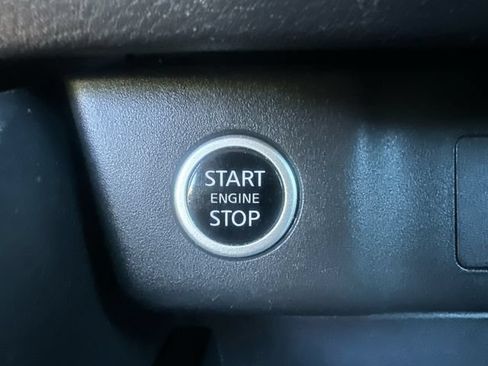 Used 2023 Nissan Rogue S AWD/4WD image 33