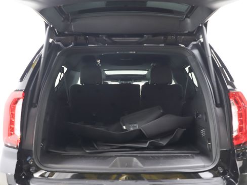 Used 2023 GMC Yukon XL SLT w/ SLT Premium Package image 18
