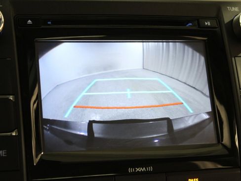 Used 2017 Toyota Camry XLE image 12