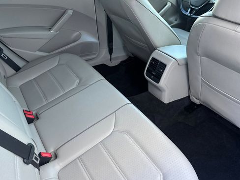 Used 2017 Volkswagen Passat 1.8T SE w/ SE Lighting Package image 29