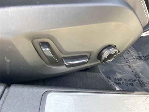 Used 2019 Volvo S60 T5 R-Design image 13