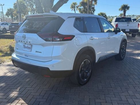 Used 2024 Nissan Rogue SV AWD/4WD image 6