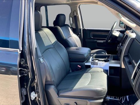Used 2018 RAM 1500 Laramie w/ Convenience Group AWD/4WD image 8