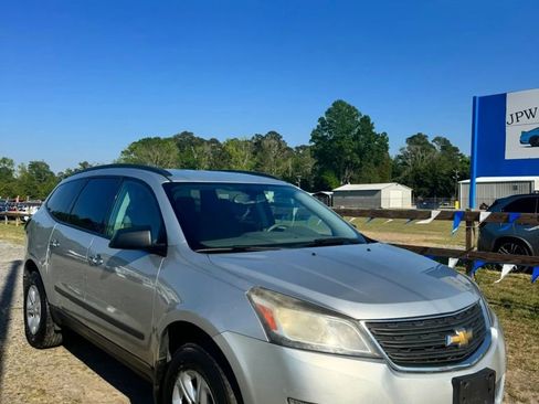 Used 2017 Chevrolet Traverse LS image 2