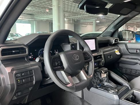 Used 2025 Toyota Tacoma SR5 AWD/4WD image 16
