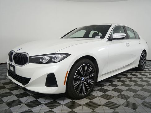 Certified 2025 BMW 330i Sedan w/ Premium Package RWD image 7