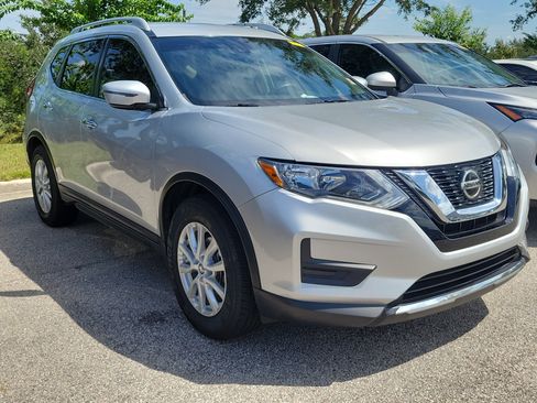 Certified 2020 Nissan Rogue SV FWD image 2
