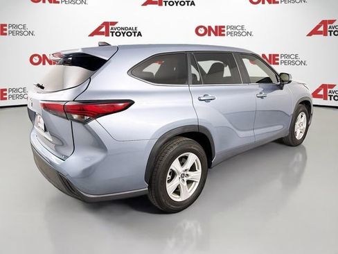 Used 2023 Toyota Highlander LE FWD image 7