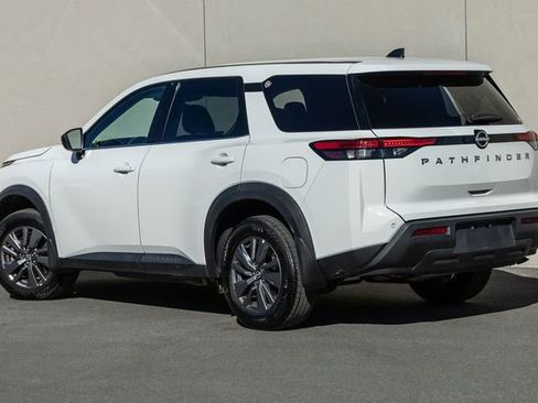 Used 2024 Nissan Pathfinder S image 3